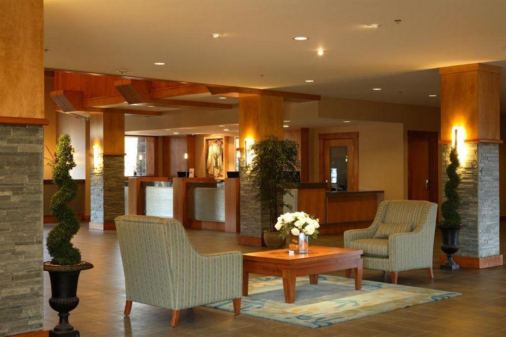 The Cove Lakeside Resort Вест-Келоуна Интерьер фото