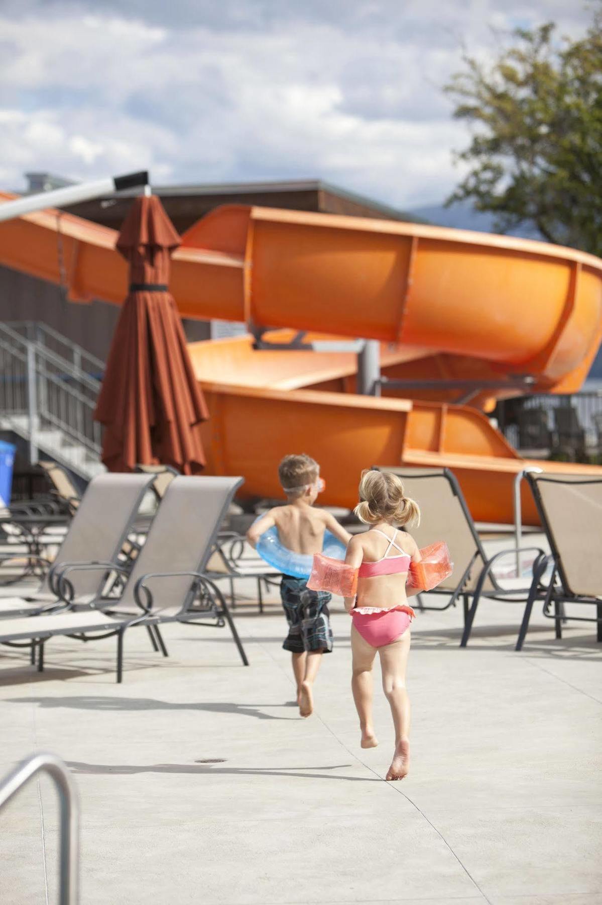The Cove Lakeside Resort Вест-Келоуна Экстерьер фото